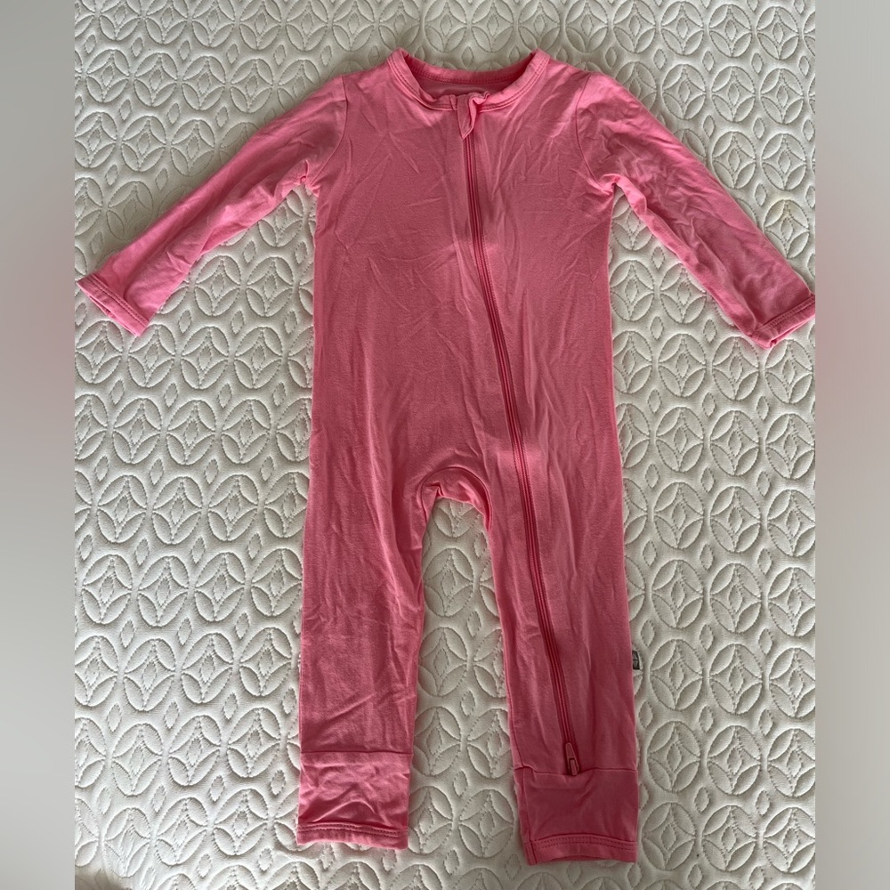 Kyte baby zip romper size 12-18 months in color pink.